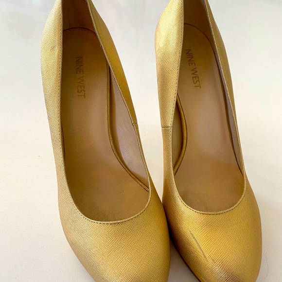 Nine West Gold Pumps 8.5 - Picture 8 of 9